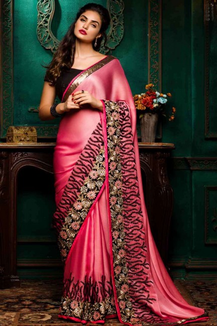 sari en satin brodé en rose