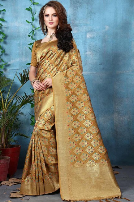 couleur brun clair Banarasi sari de soie art