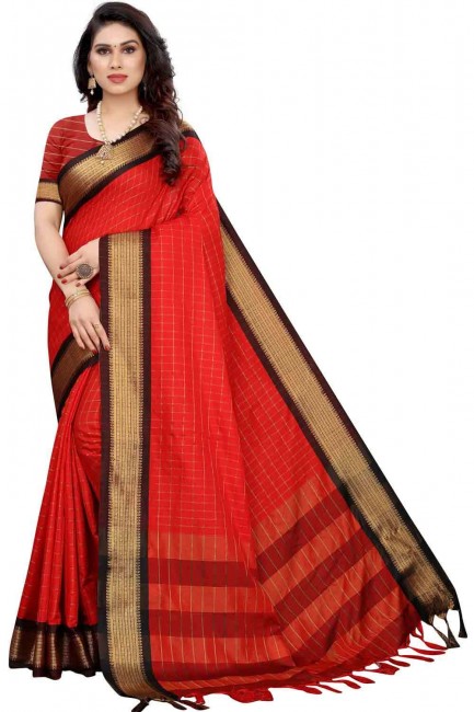 Tissage de sari en rouge