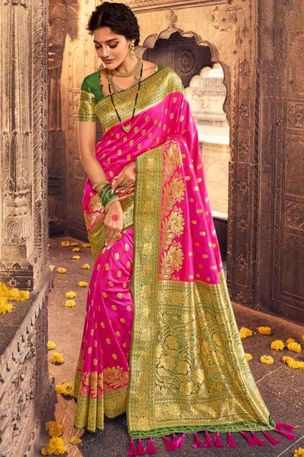 banarasi rose persan sari dans le tissage de la soie brute