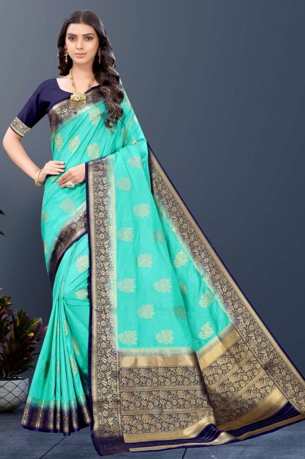 tissage d'un sari du sud de l'Inde en soie bleu ciel