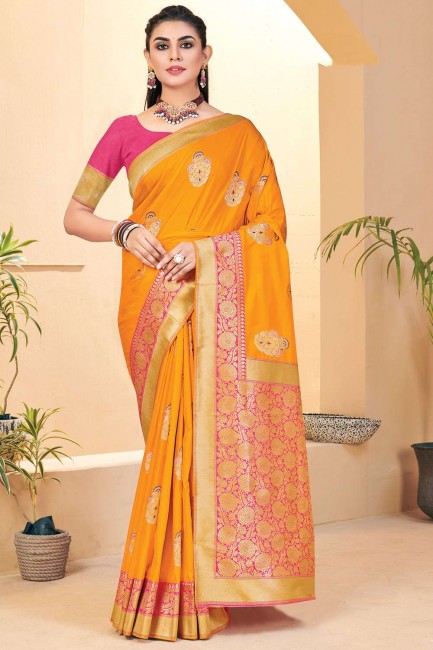 tissage de banarasi sari en soie banarasi jaune