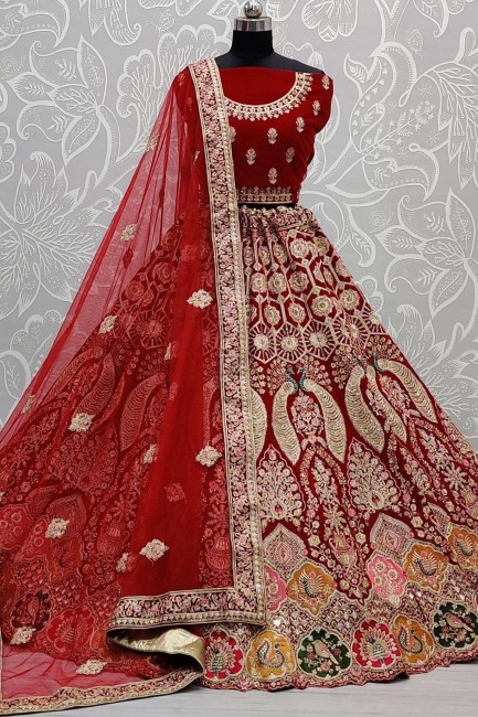 Fil, Dori, Miroir à la main Broderie, Travail en diamant Mariage Velvet Lehenga Choli Choli en rouge avec écharpe en filet douce
