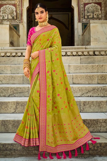 Saree indien sud vert avec tisserie riche pallu, bordure de broderie lourd, chemisier travail Dola Silk