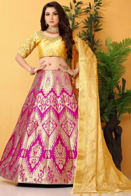 Purple Banarasi Silk Lehenga Choli avec designer Wevon, broderie, Sarvoski Travail