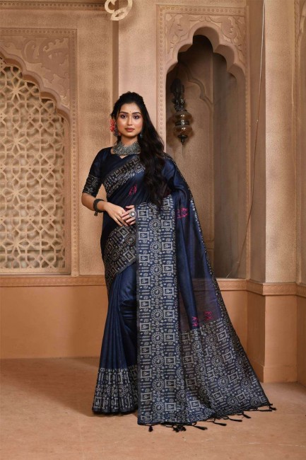 tissage de sari de soie grège en bleu