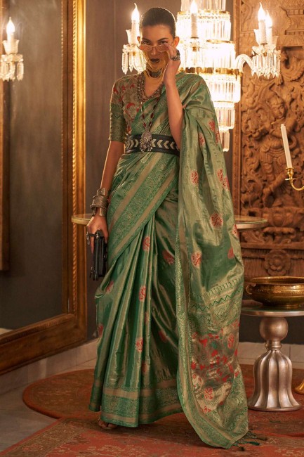 tissage sari de soie à la main en vert avec chemisier