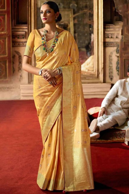 sari jaune des indes du sud en soie avec tissage