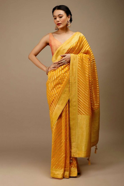Zari, tissage, bordure en dentelle Banarasi Silk Party Wear Saris en moutarde avec chemisier