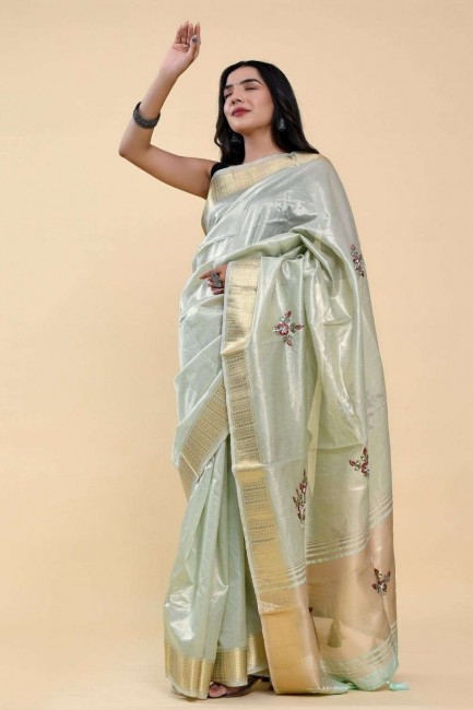 main,fil sari en coton vert d'eau