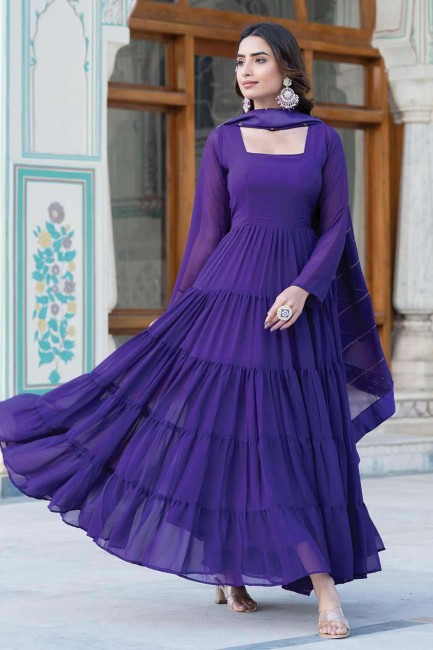 robe brodée en fausse georgette violette