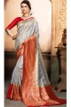 gris et couleur rouge sari de soie grège
