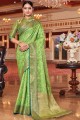 tissage de saris de soie en vert