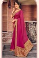 tissage de saris en soie bordeaux