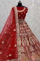 Fil, Dori, Miroir à la main Broderie, Travail en diamant Mariage Velvet Lehenga Choli Choli en rouge avec écharpe en filet douce