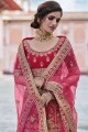 Broderie intense avec travail à la main Velvet mariage Lehenga Choli Choli en rose avec écharpe en filet douce