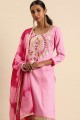 Travail de broderie en coton en verre rose Salwar Kameez avec foulard fantaisie