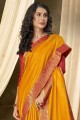 Saree rouge à Vichitra Silk avec Sarovski Butta Designer