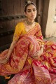 saris de soie rouge avec brodé