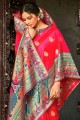 tissage de sari de soie banarasi en rose