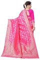 saris rose banarasi dans le tissage de la soie banarasi