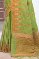 sari en soie vert avec tissage