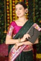 zari,tissage sari en soie verte banarasi
