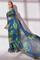 sari en georgette bleu sarcelle brodé, imprimé et à bordure en dentelle