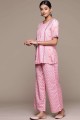 Costume palazzo en rayonne imprimé numérique en rose avec dupatta
