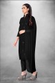 Costume droit en georgette brodée noire avec dupatta