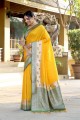 sari en soie banarasi avec zari, fil, tissage en jaune