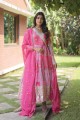 Robe rose à imprimé numérique en soie avec Dupatta