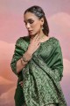Tissage de sari en soie tissé à la main en vert