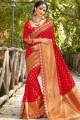 Jacquard rouge et sari en soie