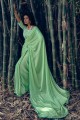 Saris de soie d’art en vert avec bordure en dentelle