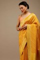 Zari, tissage, bordure en dentelle Banarasi Silk Party Wear Saris en moutarde avec chemisier