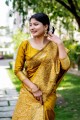 tissage de sari en soie grège moutarde