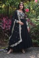 Costume Anarkali noir en fausse soie brodée