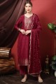Costume pakistanais en soie bordeaux avec resham