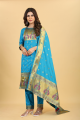 Salwar kameez en soie bleu ciel avec imprimé