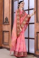 tissage de sari en soie rose avec chemisier