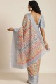 tissage de sari en soie grise