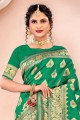 tissage de saris de soie en vert